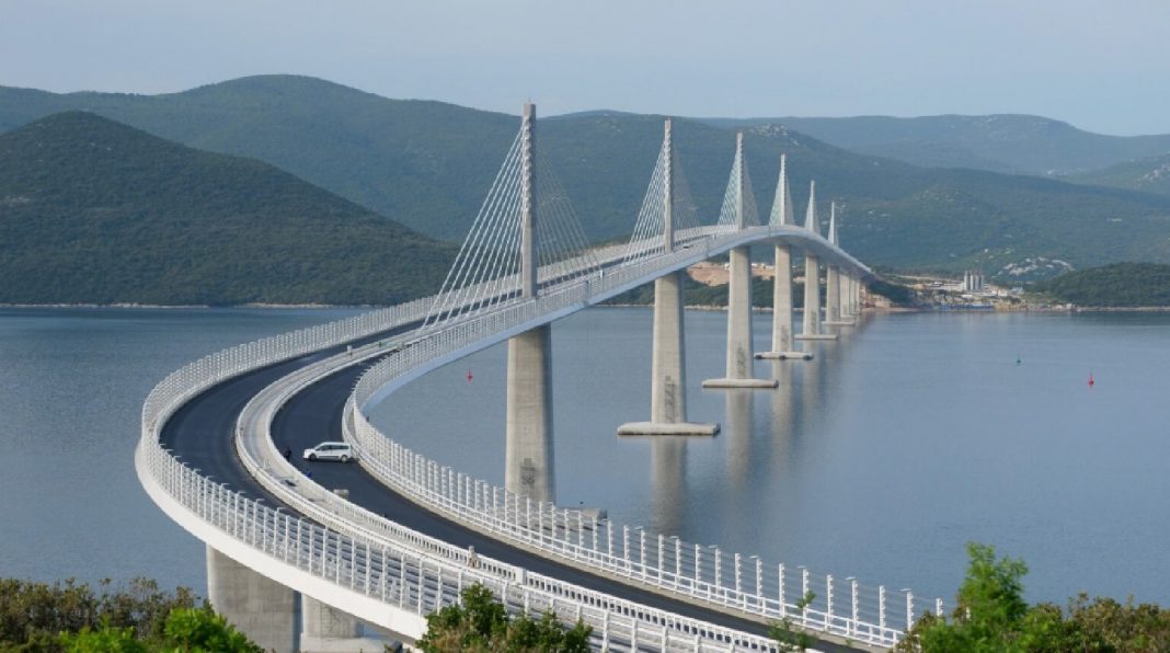  Shkurton rrugën   Gati projekti 20 mln euro  Ura gjigante që lidh Shqipërinë 
