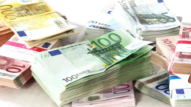 bie-lehte-rezerva-valutore-e-bankes-se-shqiperise-zbret-ne-5-6-miliarde-euro