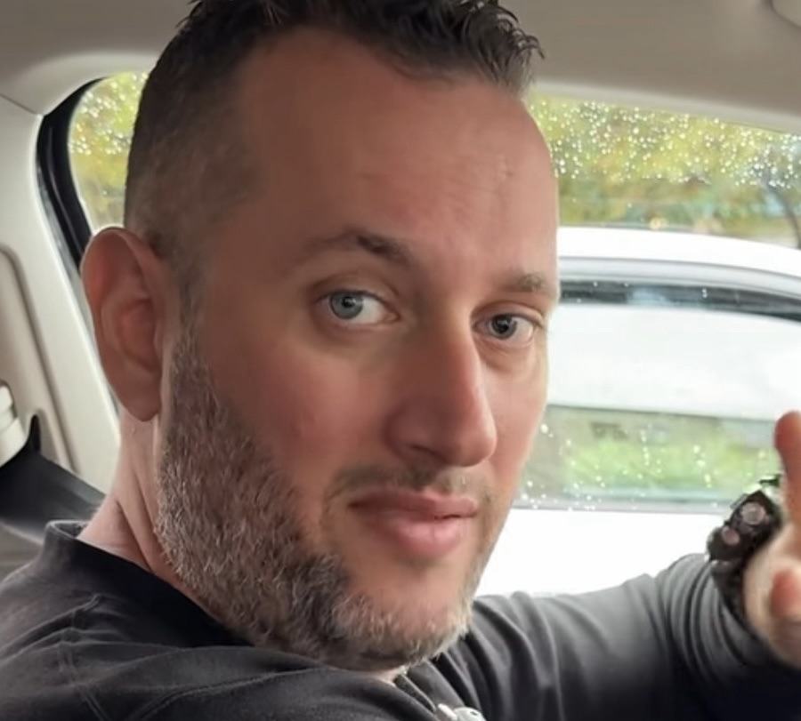 Florjan Binaj nis fushatën me një video denoncim  shi  trafik dhe nevoja për ndryshim në Tiranë