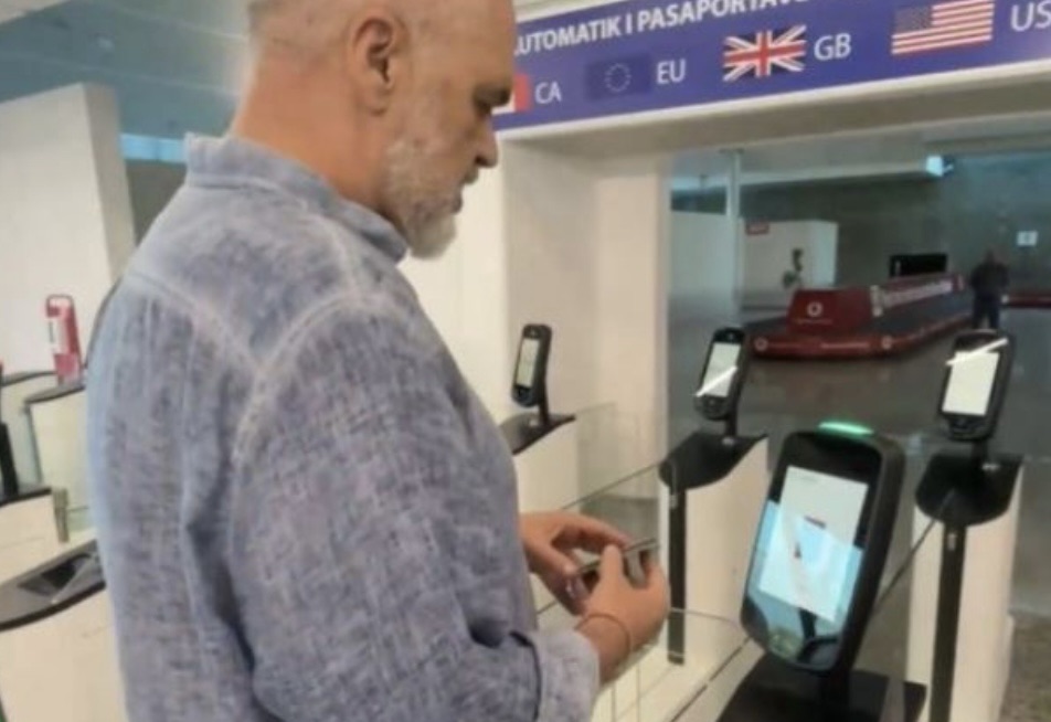 Kur s ka para për rroga e pensione  por ka për  porta digjitale   Shqipëria që do të jetë e para në Europë  me iluzione