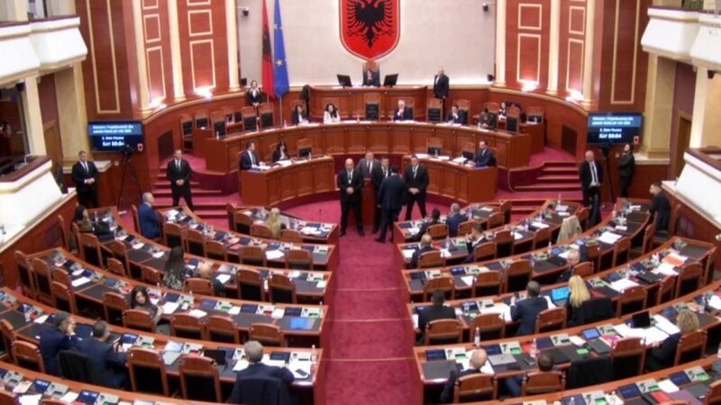 PD PS përplasen në Kuvend  Balliu  Policia që sot po i jepet buxhet  është e njëjta polici e cila bashkëpunon me krimin