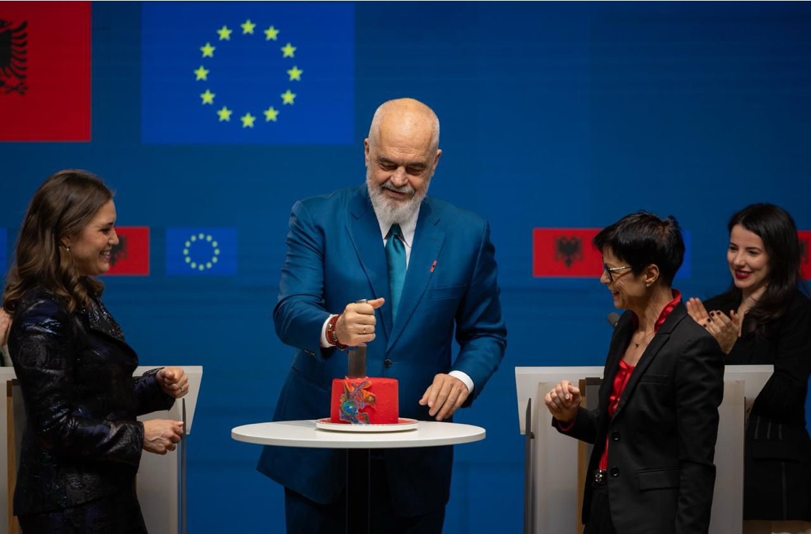 Integrimi Evropian i Shqipërisë  Kapitujt u hapën  tani merrni karriget  se pritja do jetë e gjatë