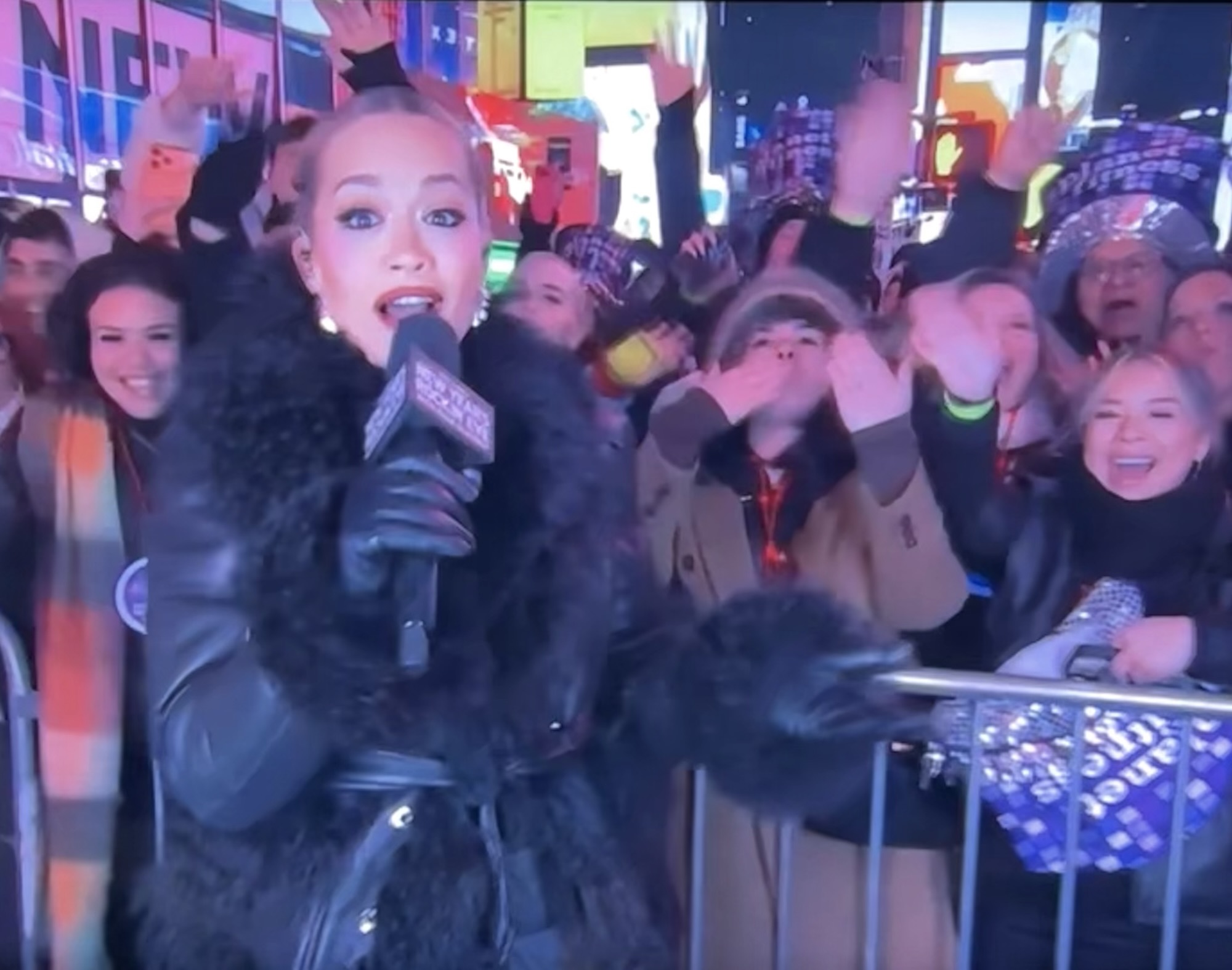 Rita Ora   fytyra shqiptare në natën më të madhe televizive të Vitit të Ri