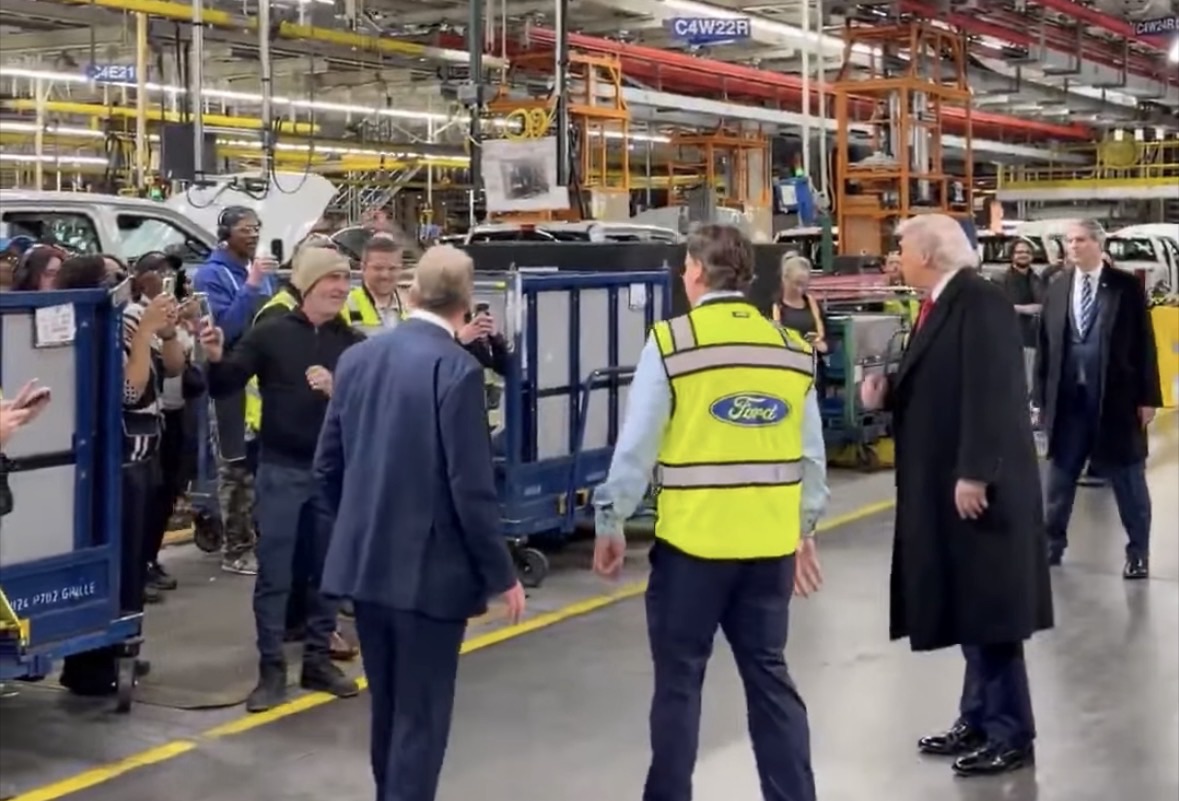 Presidenti Trump viziton Miçiganin për të promovuar prodhimin amerikan dhe për të mbajtur një fjalim të rëndësishëm