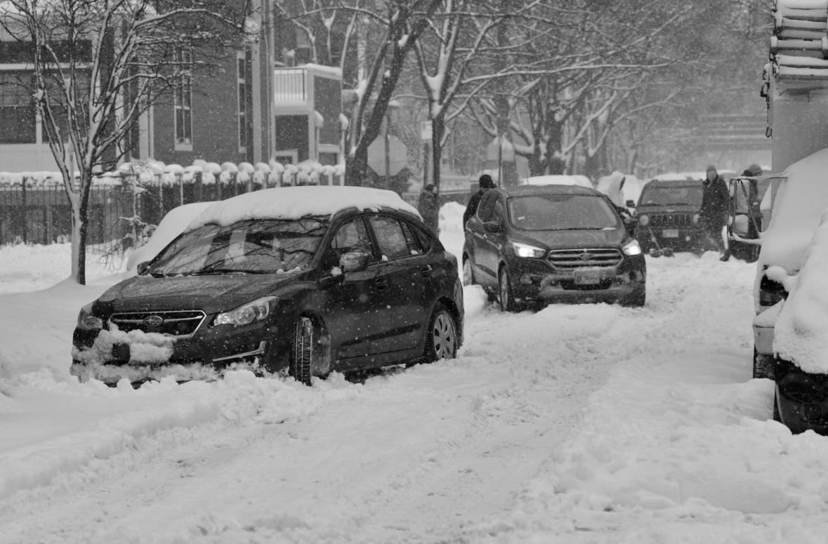 Paralajmërime për stuhi të menjëhershme bore në Metro Detroit  temperaturat bien ndjeshëm