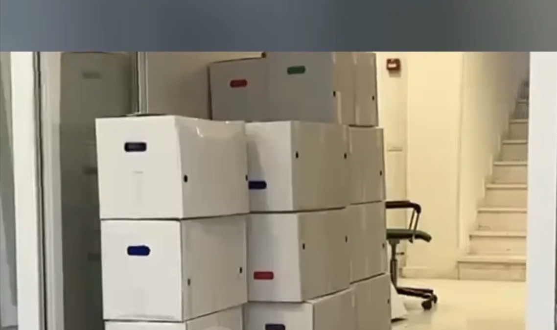 Dosjet e Kadastrës së Vlorës transportohen drejt Tiranës — Çfarë po ndodh dhe pse Vlora mbetet pa zyrë fizike të Kadastrës 