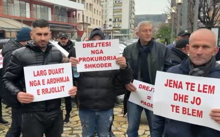  Jena të lem  jo të blem   Banorët e Baks Rjollit protestë te Prokuroria dhe Bashkia Shkodër  Benet Beci të japë sqarime