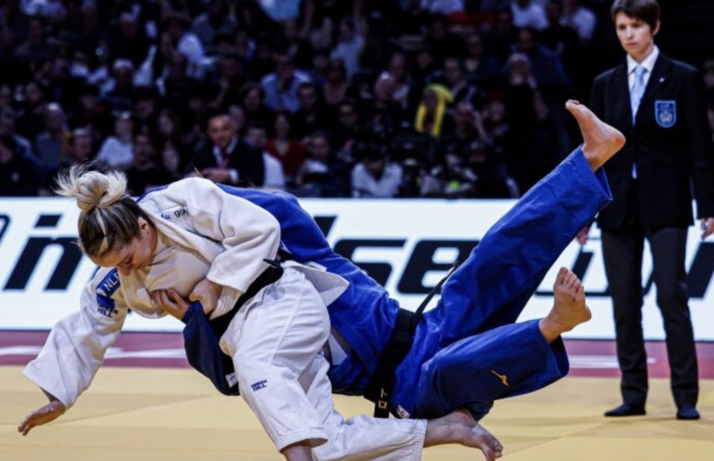 Distria Krasniqi shkruan histori në Paris  Medalje e Artë për më pak se 30 sekonda  EJU mbetet e mahnitur