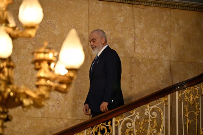 Reuters  Kryeministri shqiptar Edi Rama kërkon të ndalojë gjyqësorin nga shkarkimi i ministrave