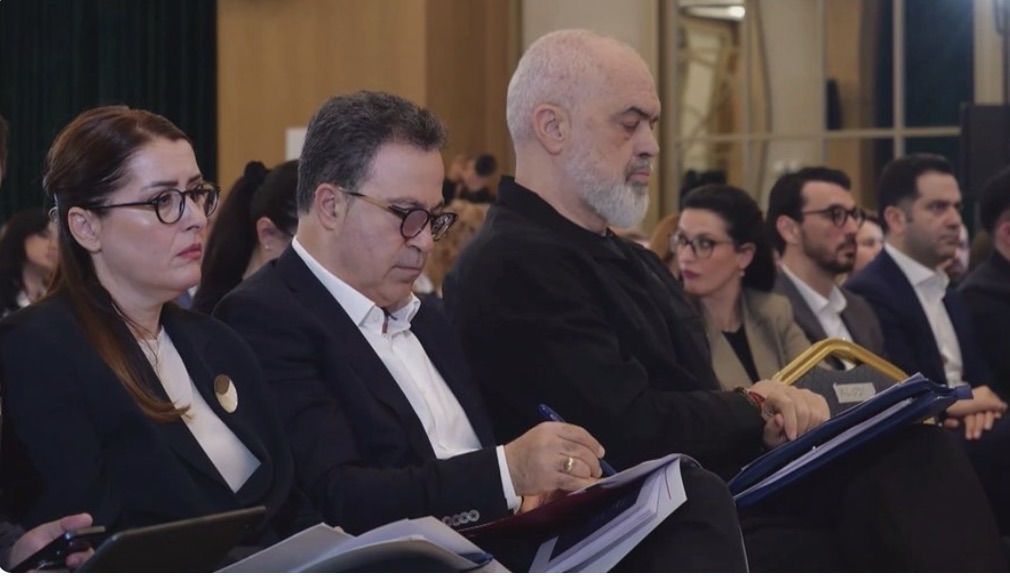 Rama mbledh qeverinë dhe grupin e PS në Pallatin e Brigadave  zbardhen detajet e diskutimeve