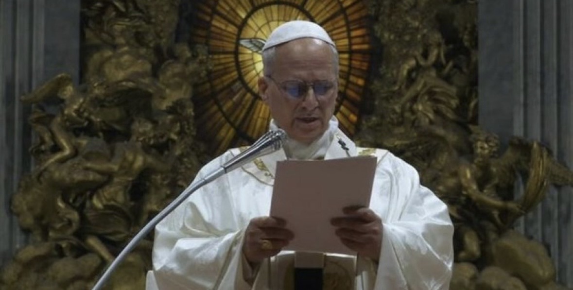 Papa Leo XIV udhëheq meshën e Vigjiljes së Pashkës në Vatikan