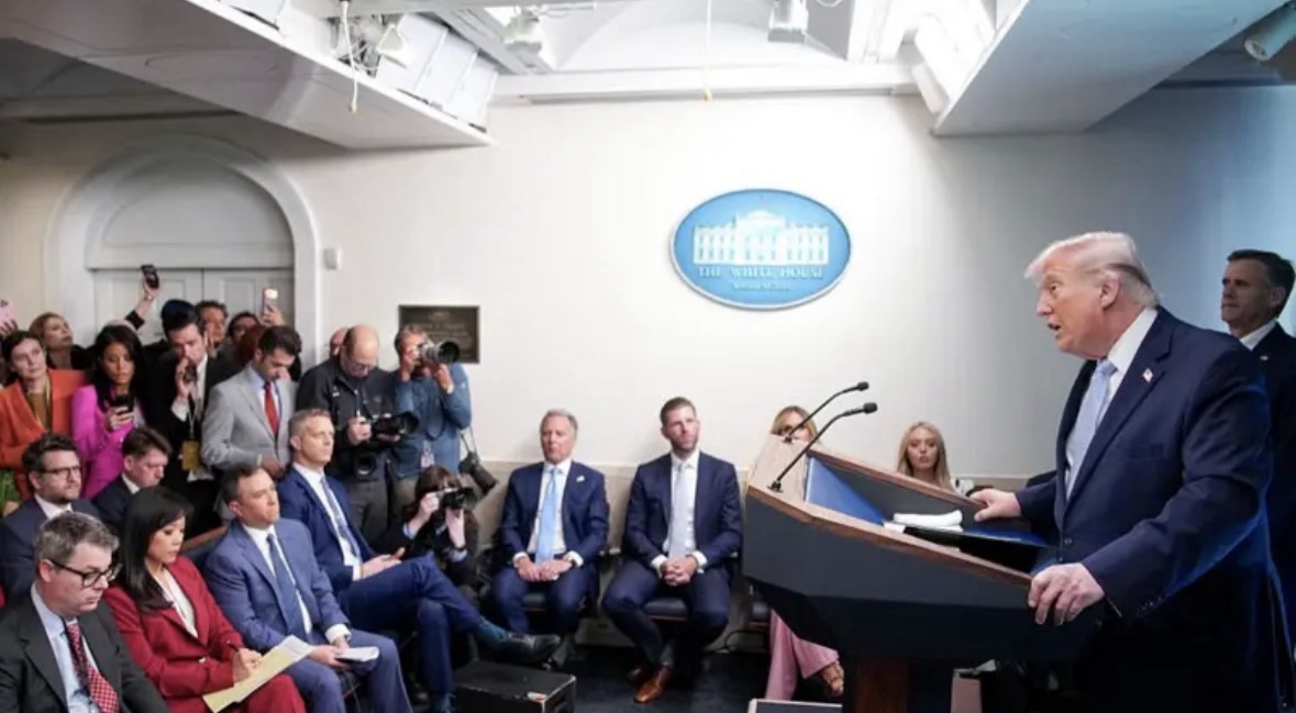 President Trump propozon që SHBA të vendosë taksa për anijet në Ngushticën e Hormuzit