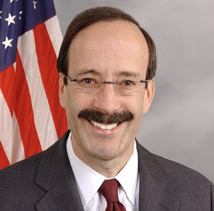 Ndërron jetë ish kongresisti amerikan Eliot Engel  një mik i madh i shqiptarëve