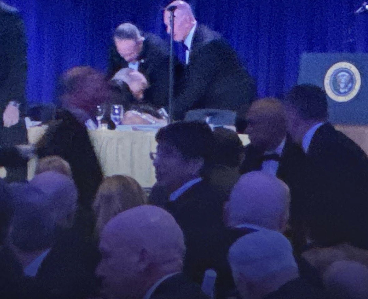 Evakuohen liderët amerikanë nga një darkë zyrtare pas një kërcënimi të raportuar