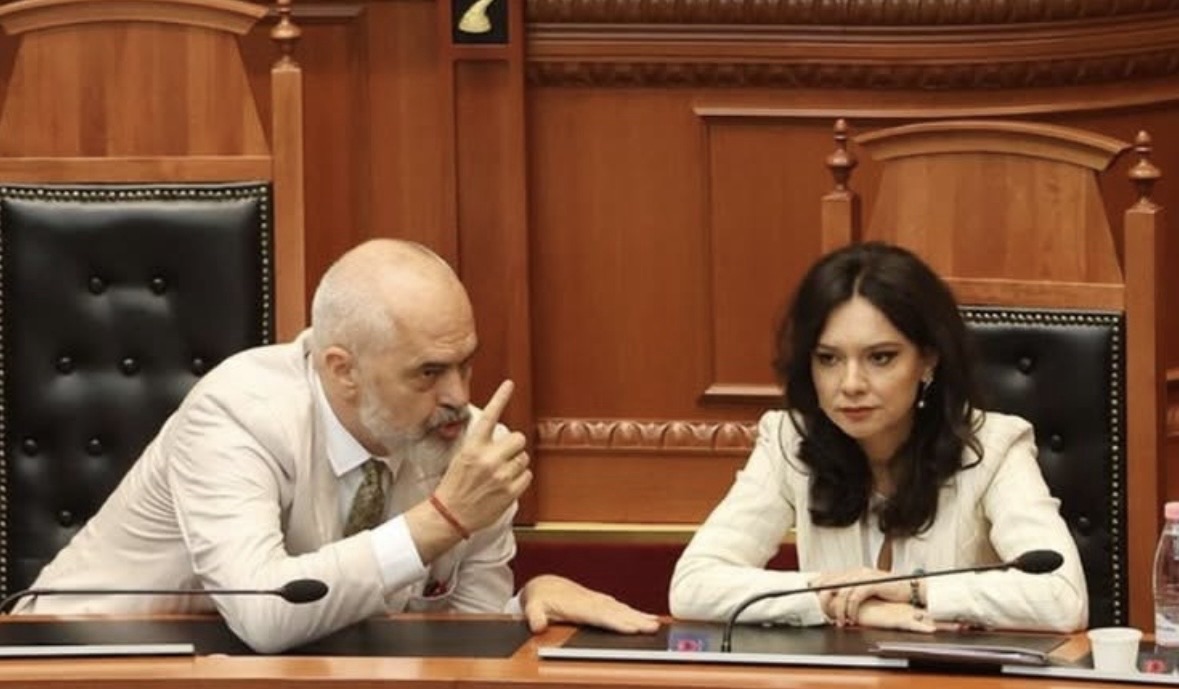 Rama i kërkon Spiropalit të ndalë kritikat   O je me ne  ose përballë nesh 