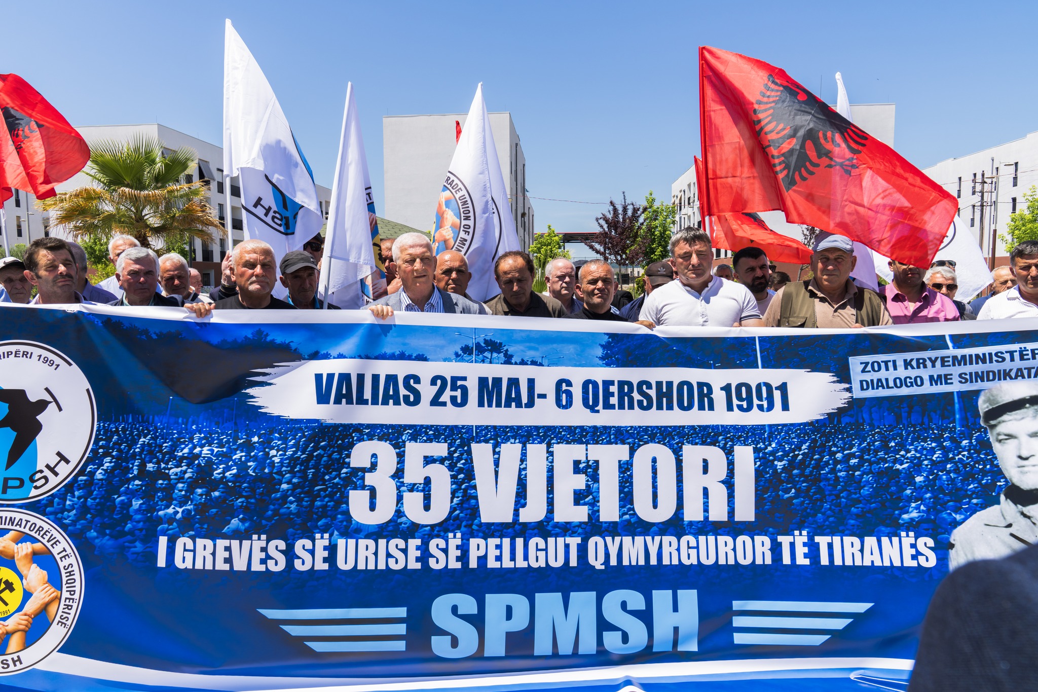 Heronjtë e heshtur të nëntokës  Përkujtohet 35 vjetori i Grevës së Urisë së Minatorëve në Valias