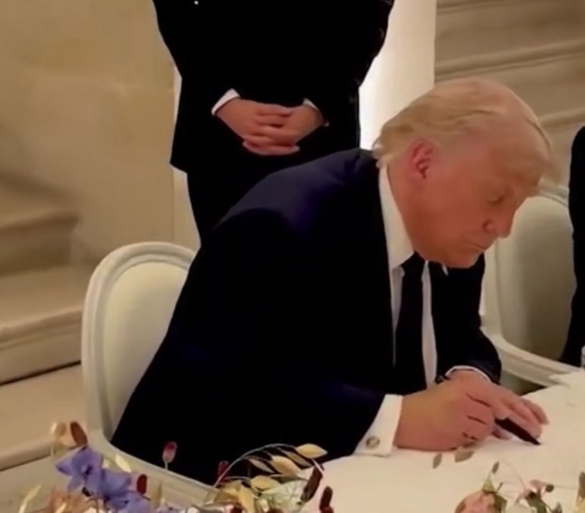 Trump firmos marrëveshjen SHBA Iran në Pallatin e Versajës  fotografia e dokumentit i dërgohet Teheranit