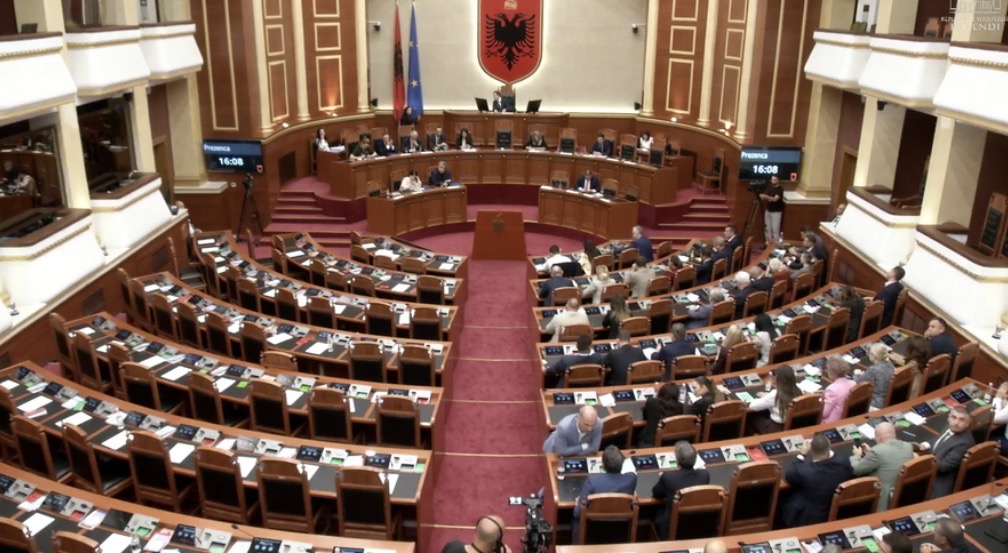 Kuvendi miraton huanë 302 milionë dollarë nga SHBA për modernizimin e Forcave të Armatosura  opozita bojkoton votimin