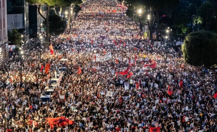  Rrëzohu ose dorëzohu   47 ditë revoltë  Shqiptarët kërkojnë dorëheqjen e Ramës  Ju erdhi fundi 