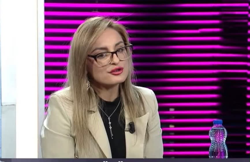 Kur rinia beson  një shoqëri ndryshon  Nga Ana Llazo