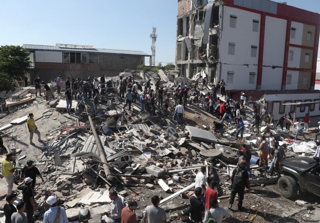 Tërmeti 7 4 godet Kolumbinë  të paktën 20 viktima  ndërtesa të shembura dhe njerëz të bllokuar nën rrënoja