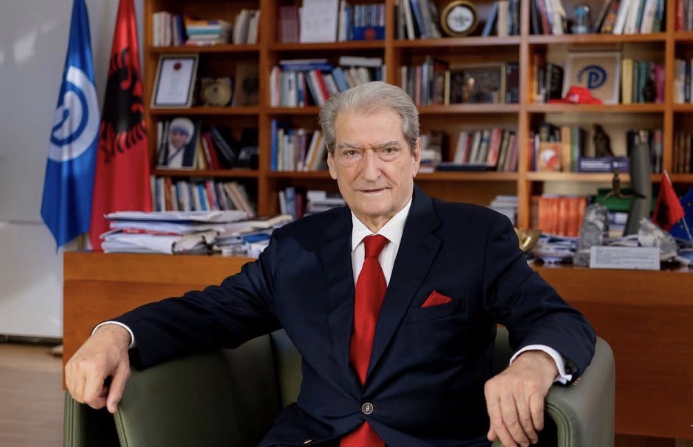 Sali Berisha pajiset me vizë amerikane  pritet të udhëtojë javën e ardhshme drejt SHBA së