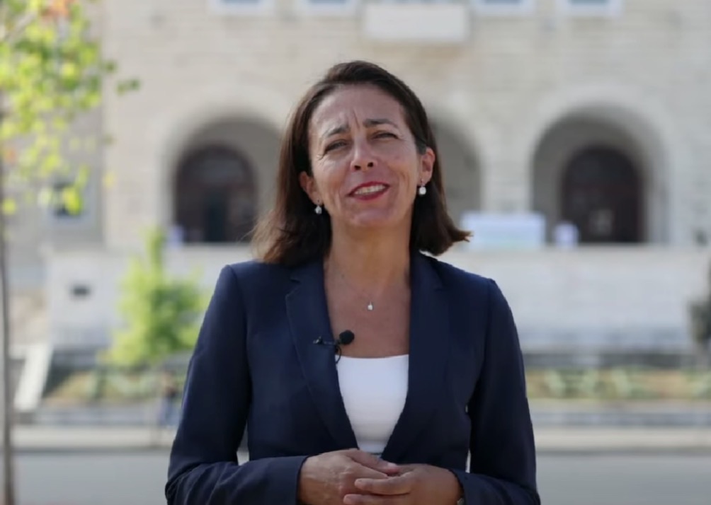 ambasadorja-e-re-e-be-se-nis-misionin-ne-tirane-diten-e-97-te-te-protestave-mbeshtetja-per-rrugen-europiane-ne-zemer-te-mandatit