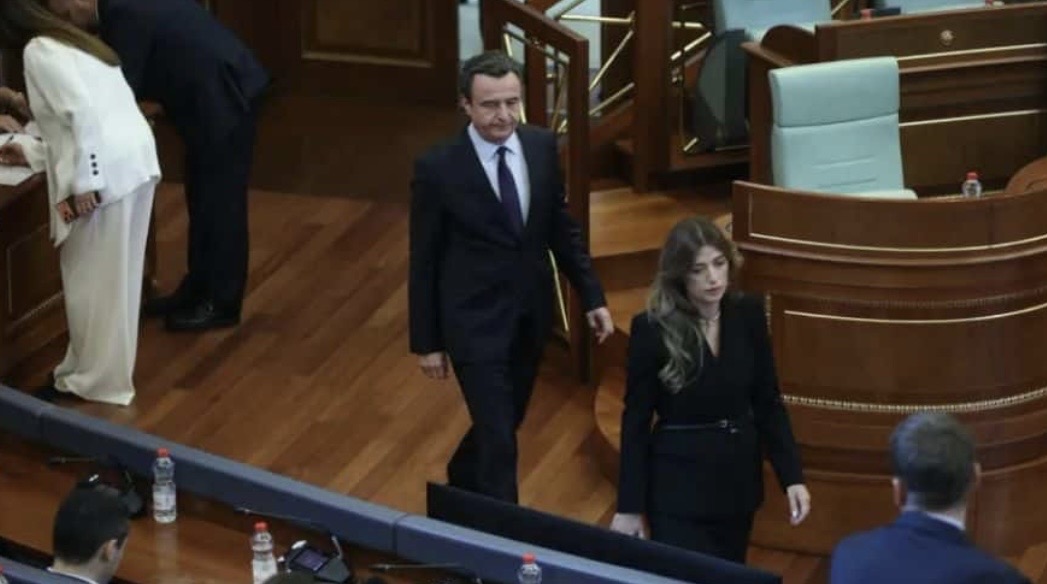 Albulena Haxhiu zgjidhet kryetare e Kuvendit të Kosovës