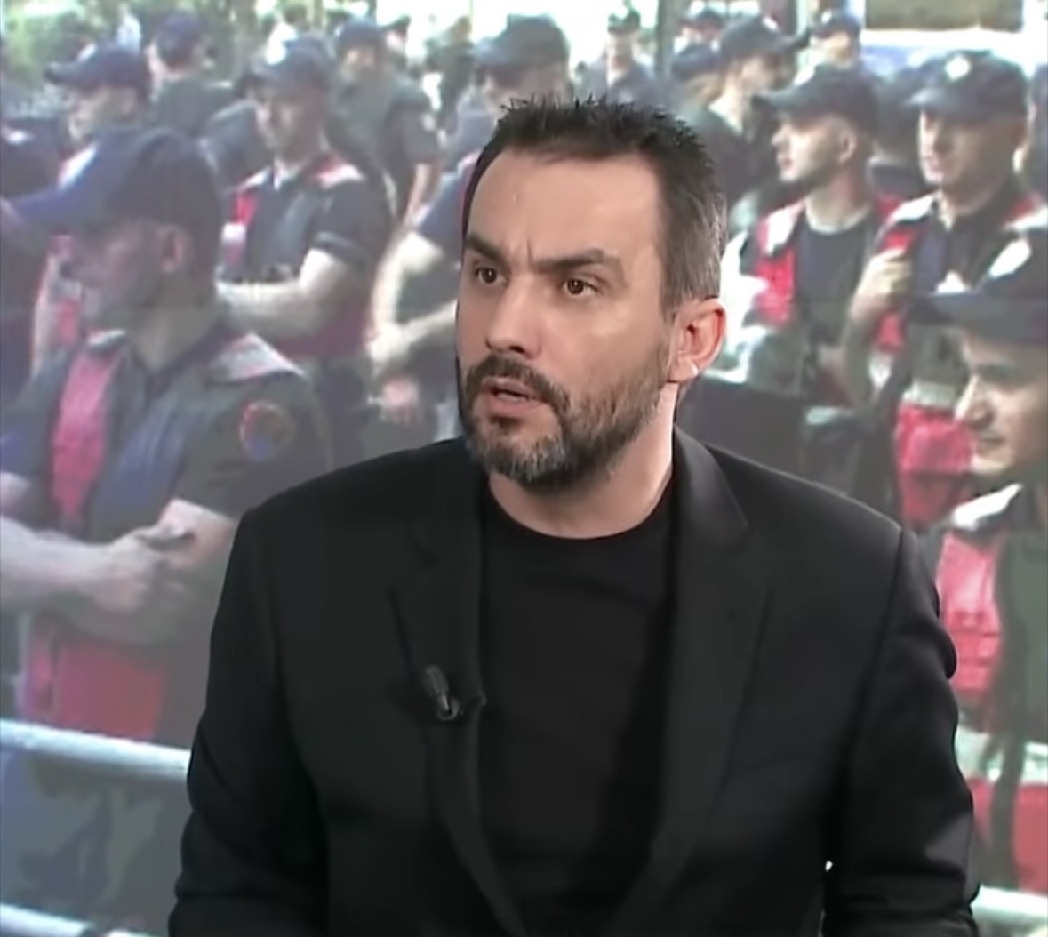 Lapaj  Policët civilë mes protestuesve  një praktikë që rrezikon të tensionojë protestat
