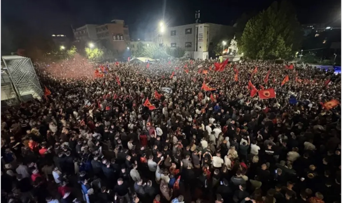 Nata e katërt në Prishtinë   Jo në emrin tim    qytetarët vazhdojnë protestën kundër aktgjykimit të Hagës