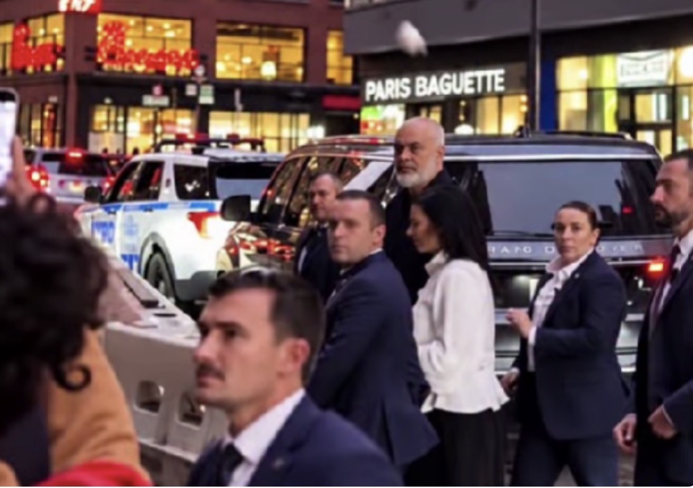 Nga vezët në New York te  pulat histerike   Rama përgjigjet me fyerje  por pyetjet mbeten