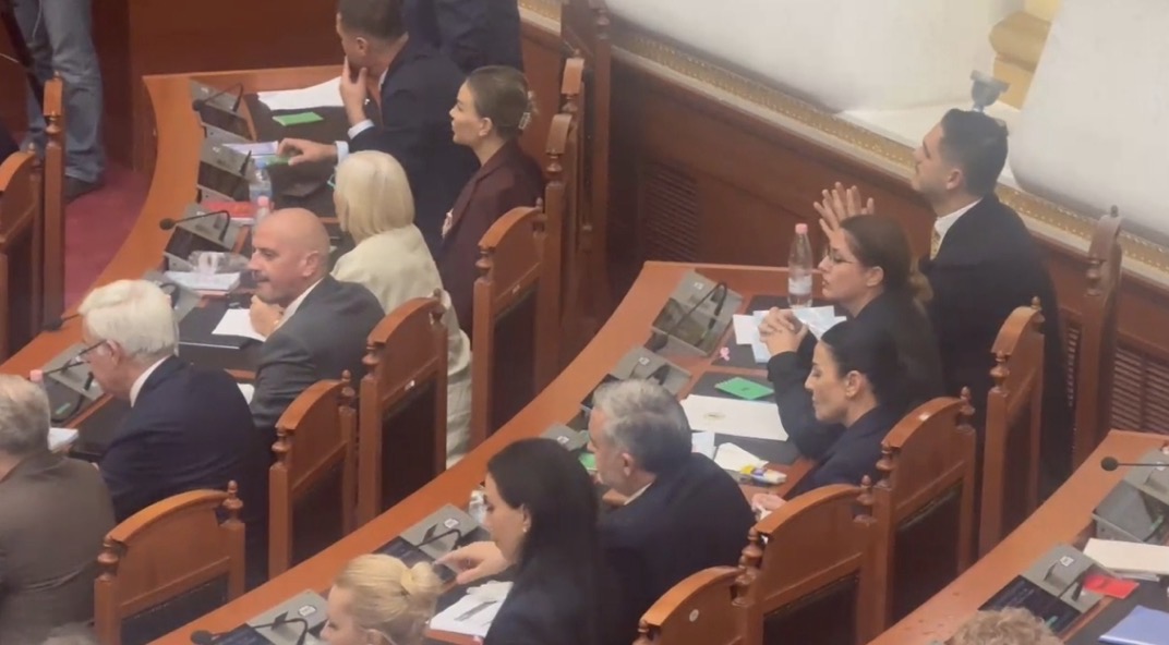 RAMA I VË PARA SOCIALISTET  VOTO PRO OSE LARGOHU  85 VOTA PËR REFORMËN TERRITORIALE  PS SHFAQ FYTYRËN E PUSHTETIT TË CENTRALIZUAR
