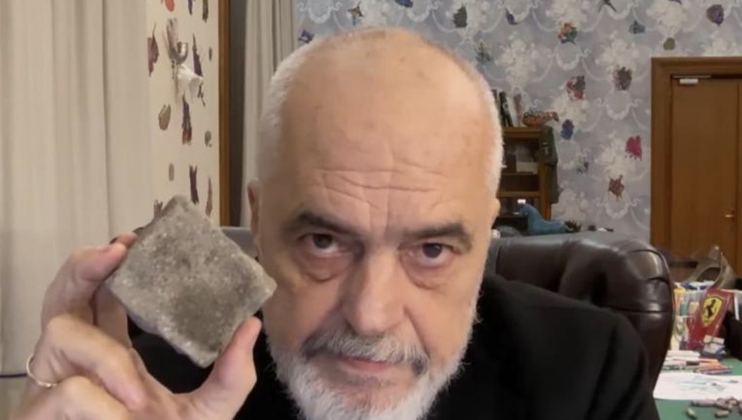 rama-flet-per-femijet-e-verber-dhe-doren-e-huaj-por-kush-mban-pergjegjesi-per-pakenaqesite-e-tyre