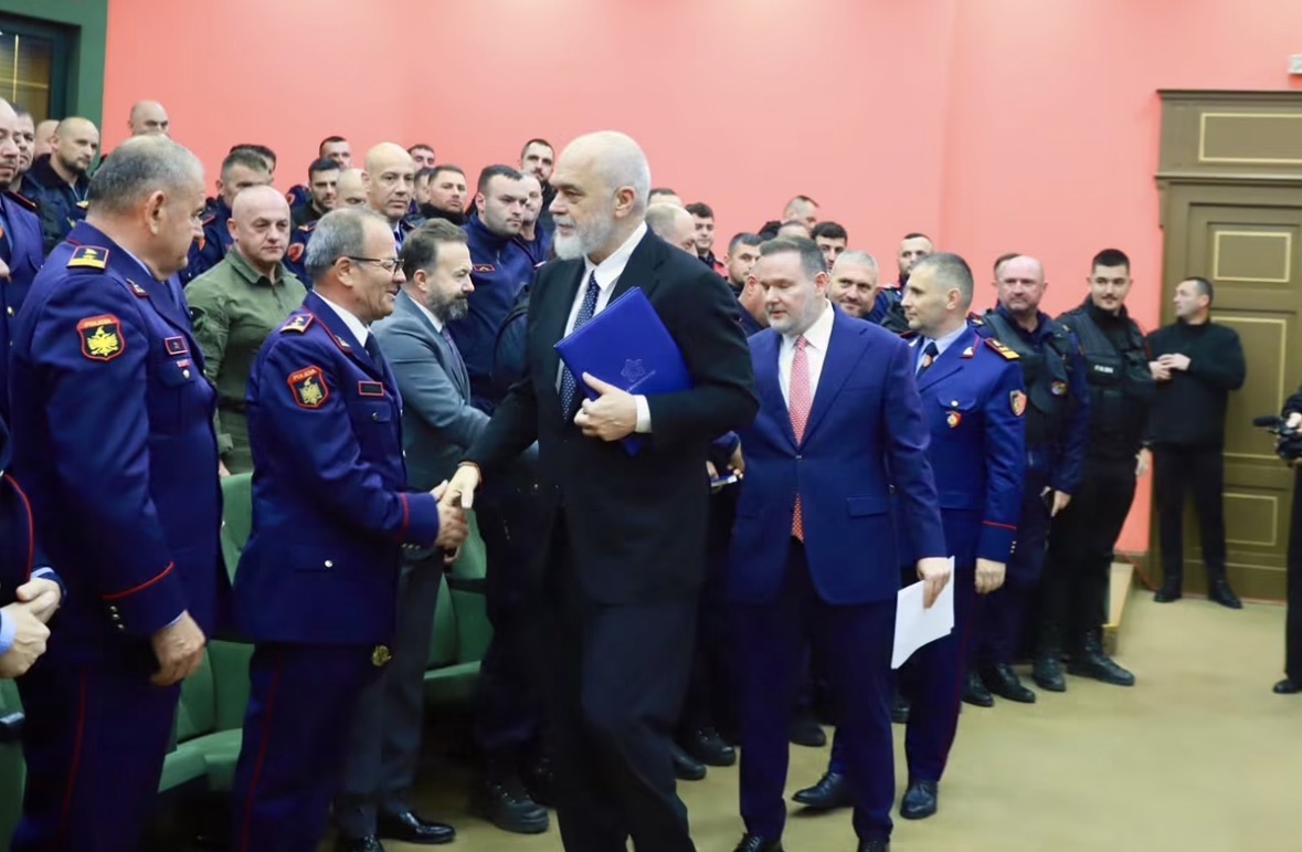 qeveria-rama-miraton-menjehere-740-milione-leke-shperblime-per-policine-ne-mes-te-protestave-te-studenteve