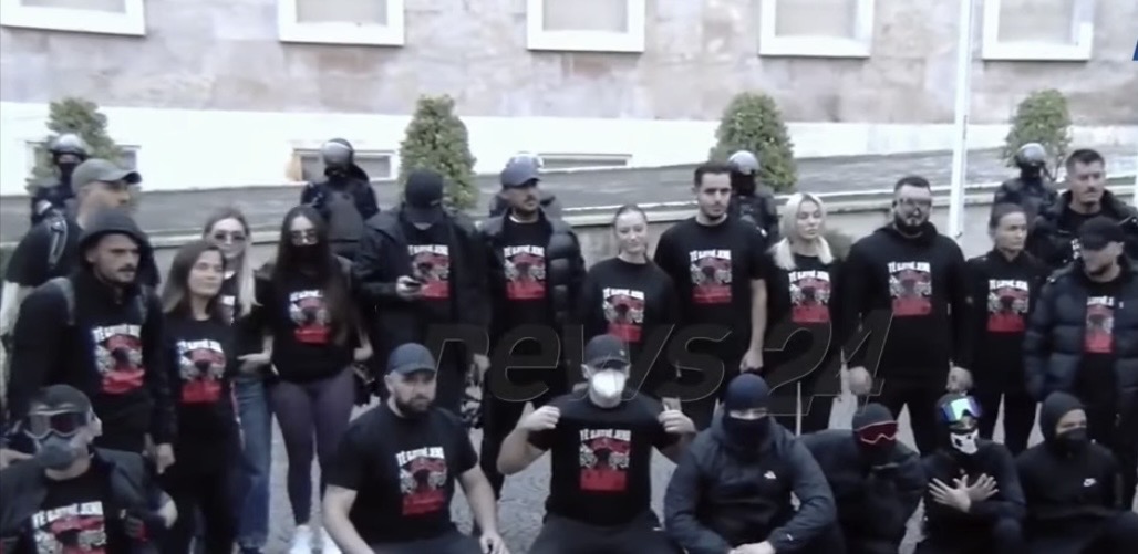  TË GJITHË JEMI ERJON VISHKULLI     RINIA SHQIPTARE NË KRAH TË 28 VJEÇARIT TË PLAGOSUR NË SY